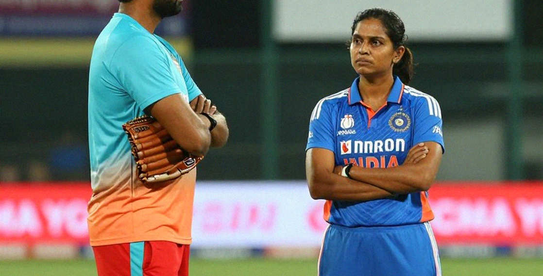 154/9 से जीत: शादाब खान की 113 और हारिस रउफ़ के नाबाद 7 ने पाकिस्तान को फ़ाइनल में पहुँचाया — लेकिन लाहौर की असली कहानी पावरप्ले में दबी है